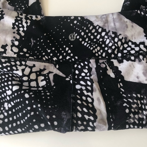 Lululemon crops - Picture 3 of 3